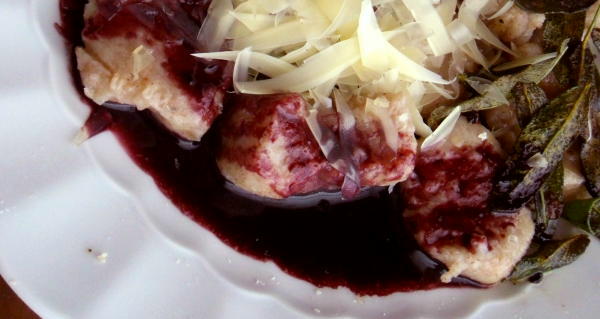 Bild 2: Gnocchi mit Salbei und Rotweinsauce