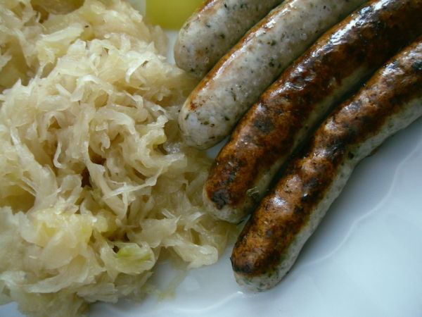 Nürnberger Würstchen, das wahre Sauerkraut und Salzkartoffeln ...